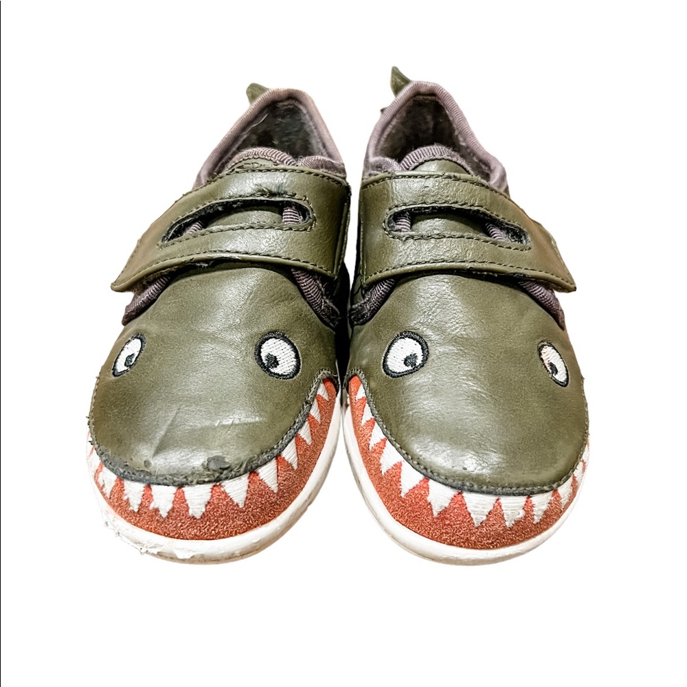 EMU Australia olive green toddler shark fin sneaker shoes, size 9